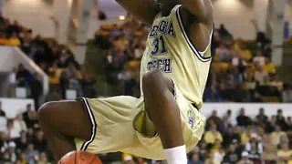 Otras ligas: Guandong alcanza a Beijing. Adiós a Yi Jianlian y Gani Lawal debuta a lo grande en China. Djonbu Promy toma aire en cabeza y Rodney White vuelve a las pistas en Corea