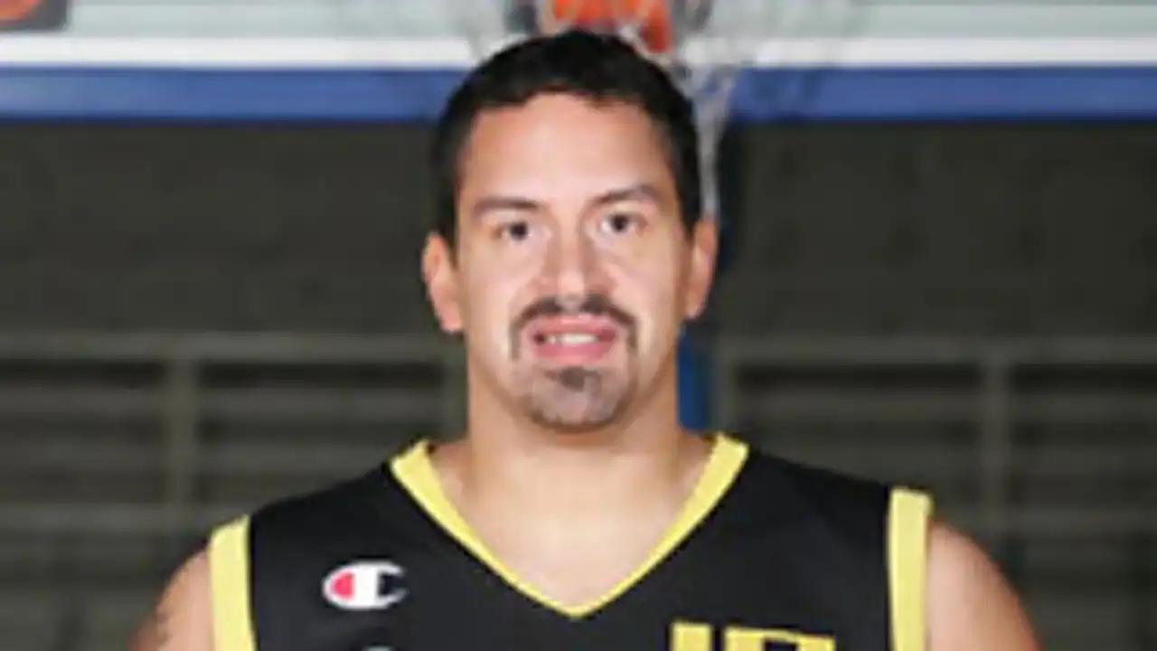 Brent Scott y Nestoras Kommatos, caminos opuestos