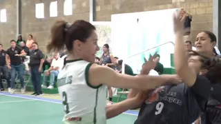 En México: suspendida 2 años por un puñetazo