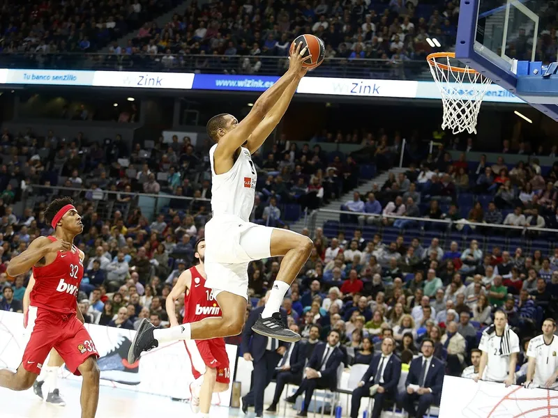 El Real Madrid batió a Olympiacos al ritmo de Campazzo (94-78)