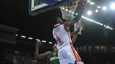 Debuta Kaloyan Ivanov; Young da espectáculo; el diminuto Green sorprende al Dogus