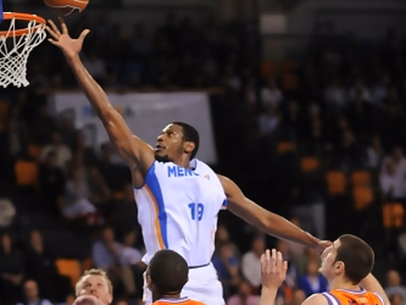A Menorca Básquet se le escapa el partido en el tercer periodo frente a un Power Electronics constante e implacable (65-74)