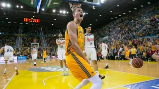 El Betis cambia piezas: llega Pasecniks… ¿sale Todorovic?