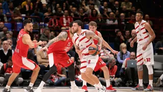 SbEu: Golpe en la mesa del Efes de Larkin y del Olimpia de Mike James