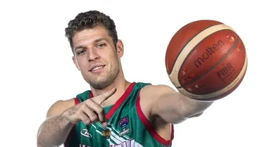 Mike Brown: “¿Vezenkov? Le invitamos a venir, pero tenía otros compromisos en verano”