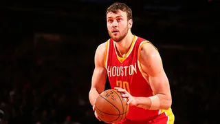 El culebrón Motiejunas termina: se queda en los Rockets; Toney Douglas, a los Grizzlies