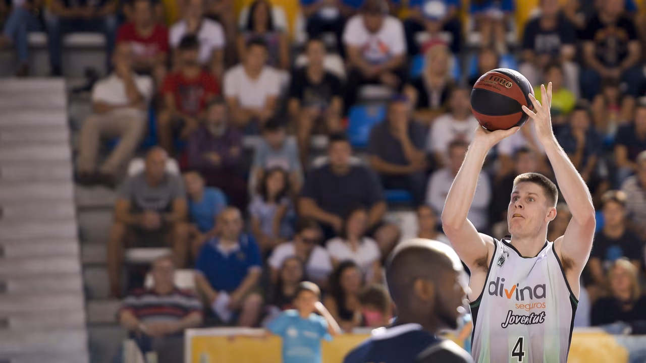Analizando a Conor Morgan, un interior moderno para el Divina Seguros Joventut