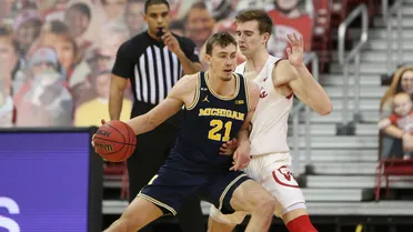 NCAA Review: Michigan y Florida St vuelven con victoria; tres Big Ten en el Top 25