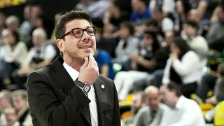 Emotivo adiós de Fotis Katsikaris en Bilbao; Pueyo recogerá su testigo