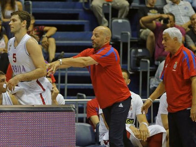 Bronca entre Djordjevic y Micov que acaba con el alero fuera de la selección serbia