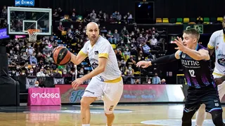 Albert Oliver, el adiós de un base de la vieja guardia