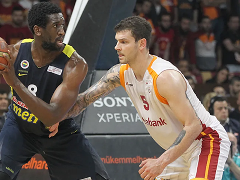 Efes-Fenerbahce, finalistas. El Dogus de Blatt, presupuesto de ¡30 millones €!