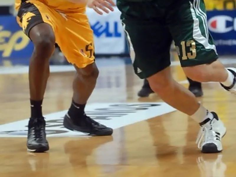 ¡Ligas Extranjeras! PAO consigue el triplete, Fenerbahce y Efes Pilsen disputarán la final turca, comienzan las <i>semis</i> en Alemania y playoffs de Francia