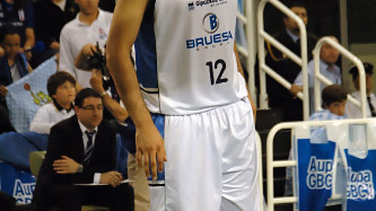 Vítor Faverani alternará LEB Oro (Clínicas Rincón) y ACB (Unicaja)