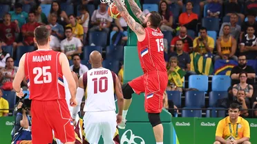 Venezuela sobrevivió un cuarto; una Serbia “debutante” pone la directa