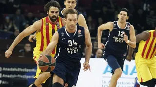 Odom no evita la conquista malagueña. Dorsey palmea la victoria de un Barça invicto