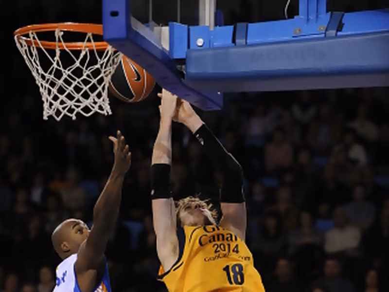 Un gran tercer cuarto no impide que el Menorca Básquet pierda en casa contra un Gran Canaria 2014 superior (67-76)