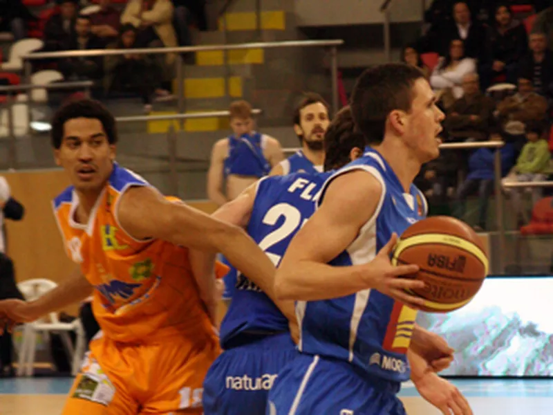 Andorra vence en Riazor y consolida su liderato. Chris Mortellaro, MVP