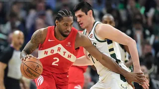 Leonard y VanVleet levantan la serie para Toronto