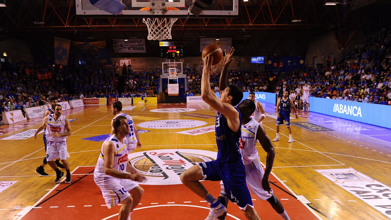 Burgos golpea primero: Huskic y López remontan en el Q4 un partido dominado por Palencia