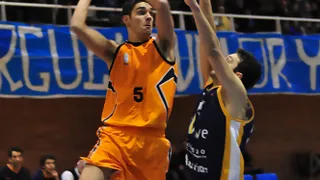 Zoco Plata: Adrián Casas, el último en llegar al Guadalajara Ciudad de Congresos. Paco Vázquez se mantiene en forma entrenando con el Clínicas Rincón