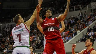 Tecnyconta Zaragoza gana a Kirolbet Baskonia en otro final de infarto (81-79)