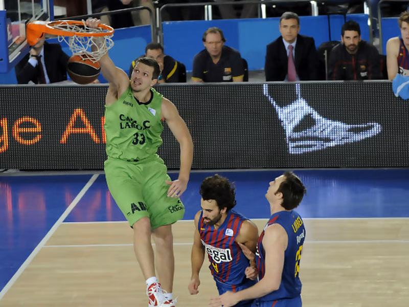 El mejor Caja Laboral del año endosa la segunda derrota consecutiva a un desdibujado Barcelona sin Navarro (71-60)