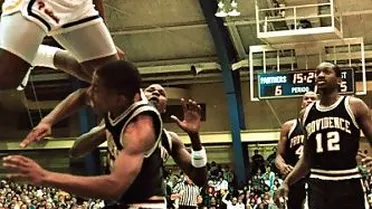 Se cumplen 28 años del monster dunk de Jerome Lane, el mejor de la historia NCAA (VIDEO)