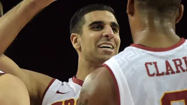 Sam Dhillon juega al baloncesto en USC Trojans y…dirige una empresa millonaria