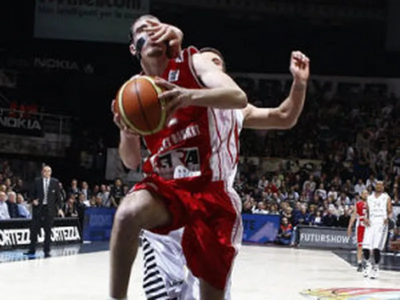 Nando de Colo negocia con el Pamesa mientras que Maccabi empaqueta a Eliyahu al TAU y firma a Pops