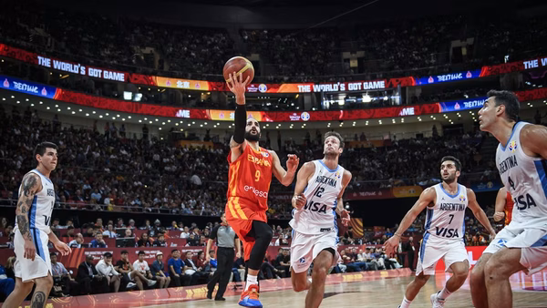 España arrasa en la final de los sueños y la convicción a una brava Argentina (95-75)