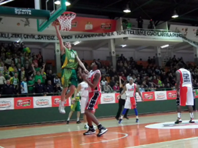 Liga Turca (Playoffs Cuartos): Fenerbahce, Efes Pilsen y Galatasaray ya están es semifinales. Olin Edirne se lo pone difícil a Banvit