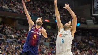 El poderío interior blaugrana decanta el Clásico; el Madrid sufrió el desacierto de sus estrellas