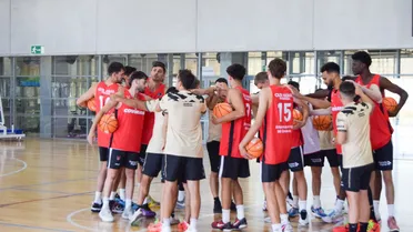 El primer partido amistoso de equipos profesionales en España… ¡En la calle!