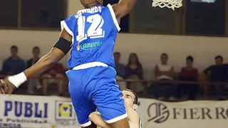 Edu Sanchez obra el milagro con un triple sobre la bocina