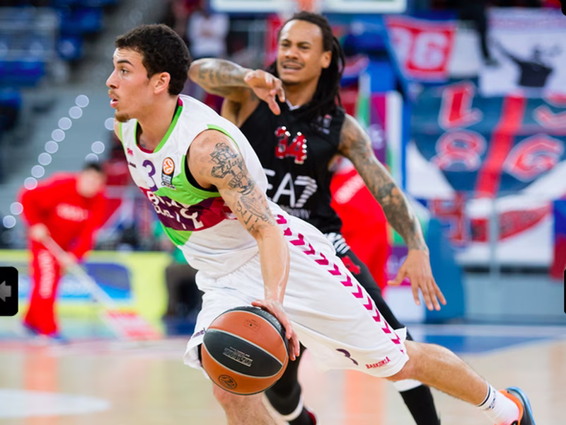 Mike James, renovado por Laboral Kutxa; negociaciones con San Emeterio, congeladas