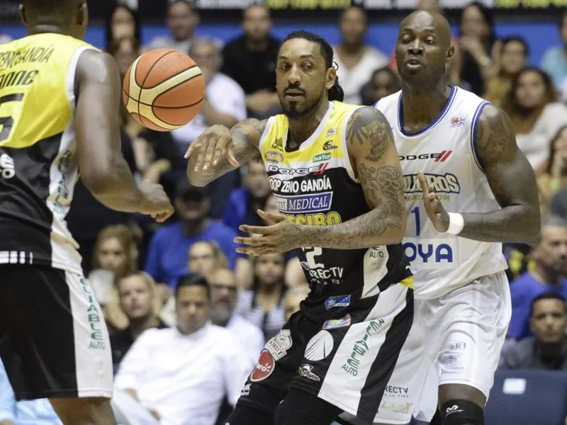 Vaqueros cae en casa y Capitanes queda a un triunfo del título en Puerto Rico