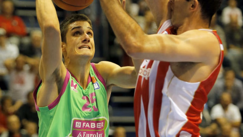 Siete puntos tras fracturarse el brazo: ni la lesión frena al joven talento Rade Zagorac