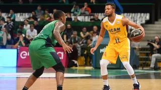 Murcia hace los deberes ante una Penya en caída libre, pero no logra la clasificación copera (62-71)