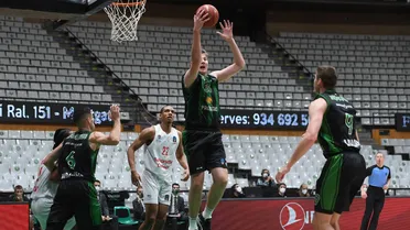 La falta de ritmo condena a la Penya a su primera derrota en Eurocup (77-87)