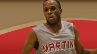 Universo NCAA: James Justice gana el concurso de mates de la liga universitaria con poco más de 1,75m