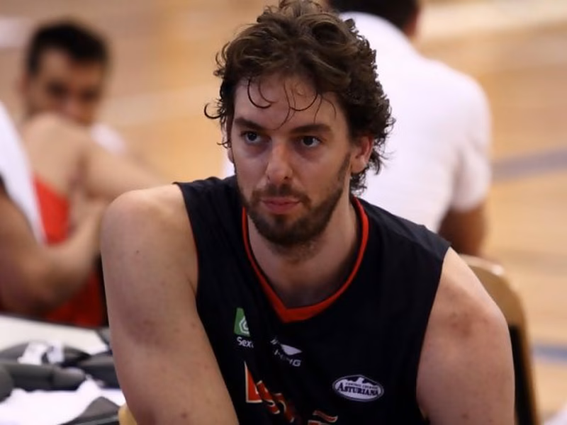 Pau se opera: un tratamiento regenerativo para sus rodillas, ¿llegará al Eurobasket?