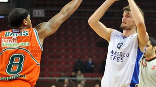 Banvit afianza su liderato acabando con la racha de Efes. Chuck Davis, MVP