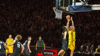 Otra haka para la historia no pudo con Matthew Dellavedova en la ida del FIBA Oceania