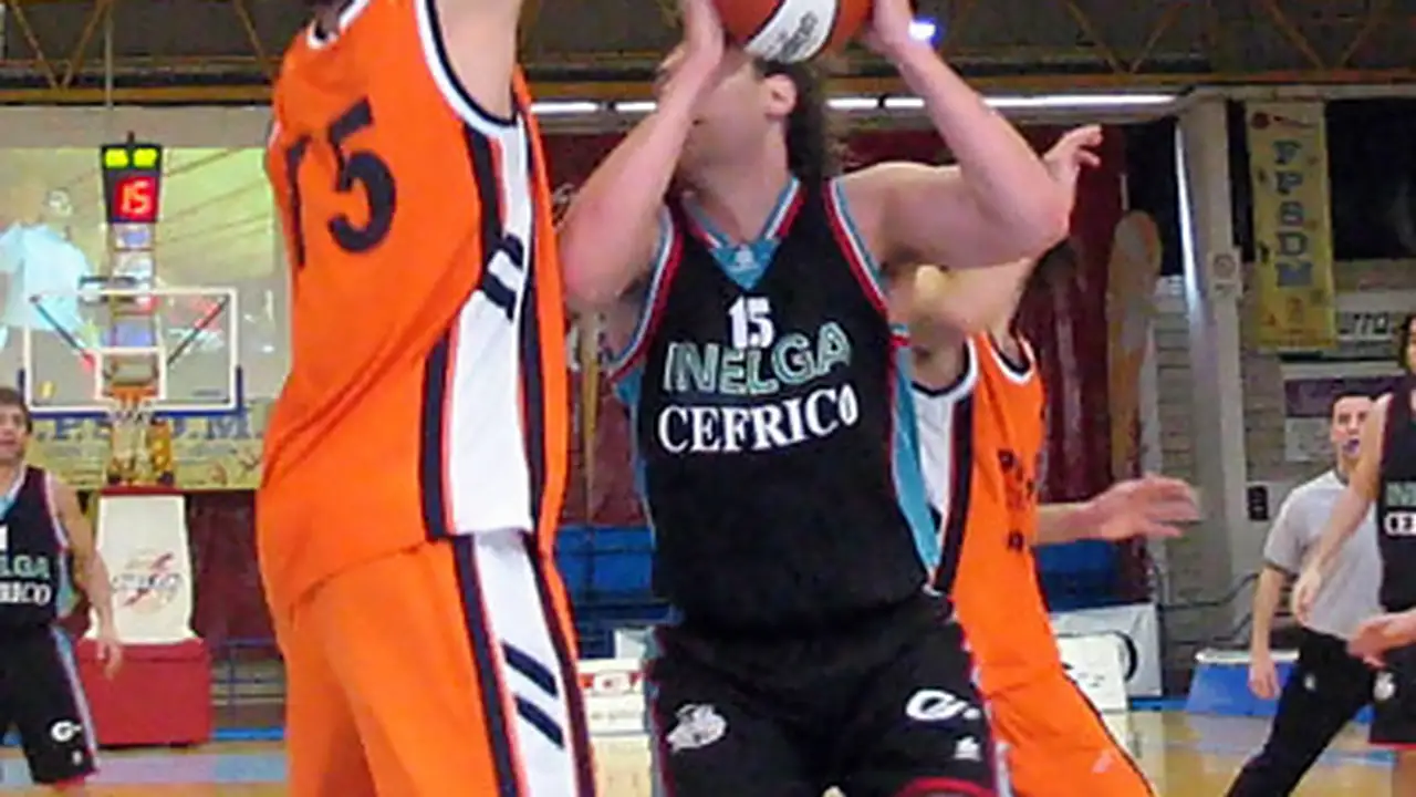 La motivación, la afición y los árbitros colocan al Inelga Cefrico en la final