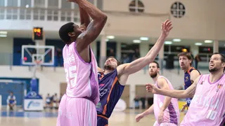 Planasa doblega al COB en la prórroga. Infalible Edwards (31 val.) en un Melilla al alza