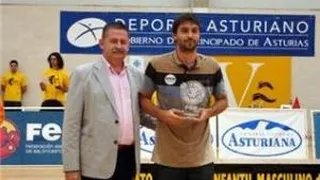 Solobasket al habla con el entrenador y la entrenadora de los equipos campeón y subcampeón del Campeonato de España Infantil masculino