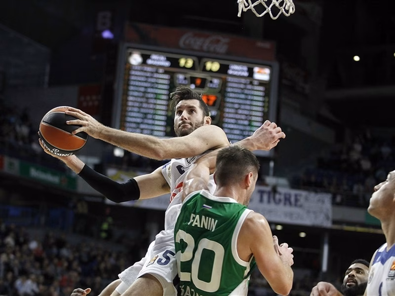 El Real Madrid aguanta las embestidas del UNICS y vence 89-75; Reyes, 24 de valoración