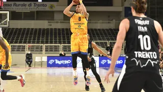 La mejora defensiva y la aparición de Beirán aseguran la primera plaza (56-67)