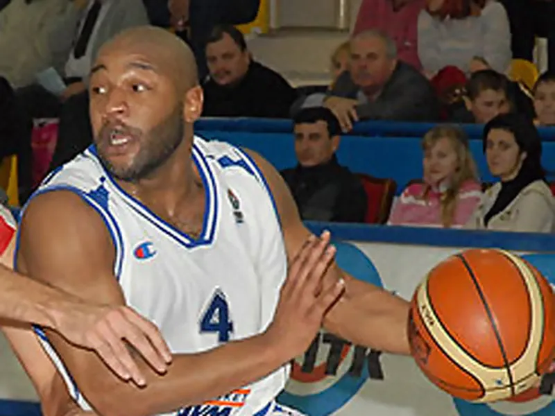 EL  Top 16 J2 (miércoles); El Amin conquista el Buesa con un enorme triple mientras Mirotic remontaba 18 puntos para poner al Real Madrid 2-0